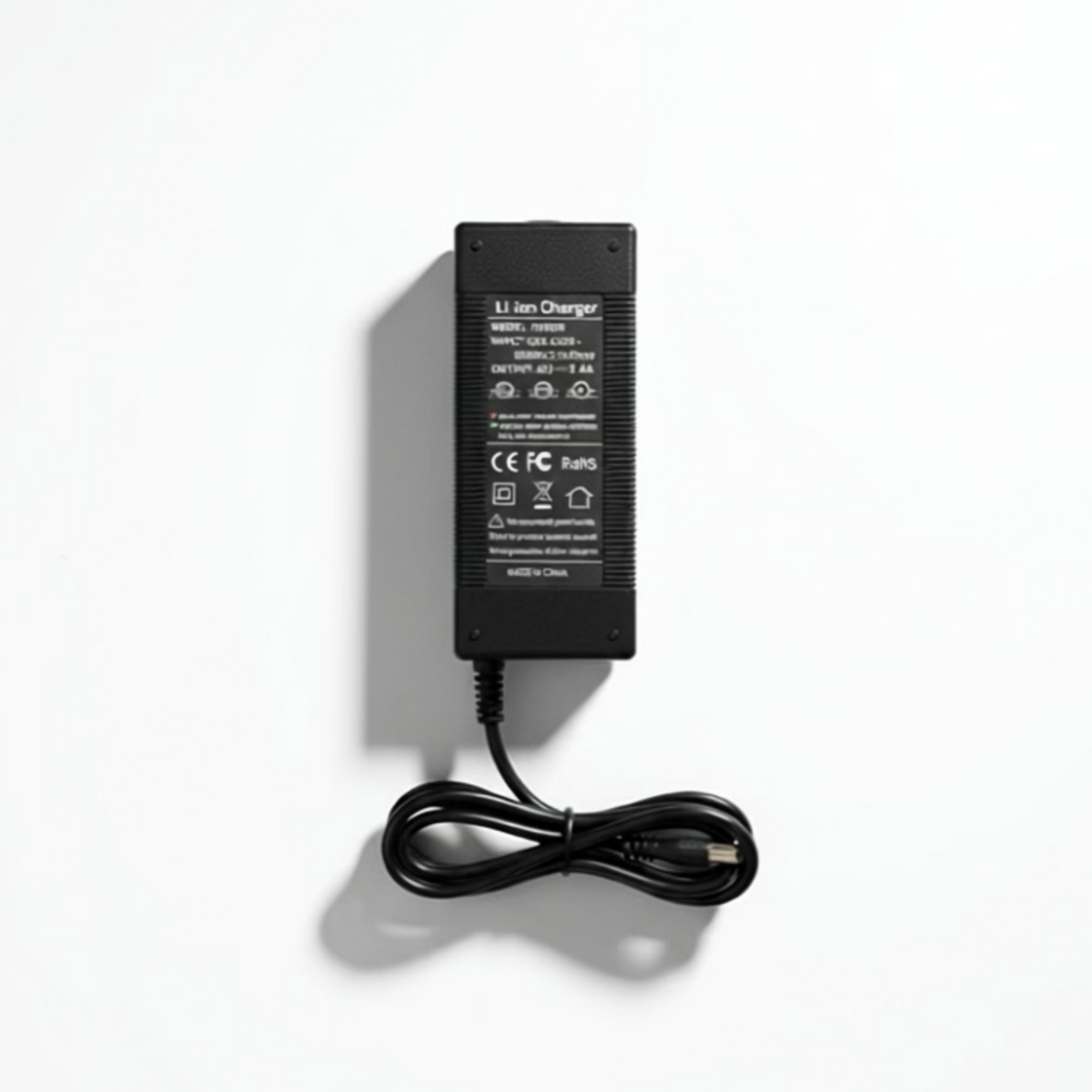 Chargeur de batterie 36V 4A noir pour vélo électrique gamme V1
